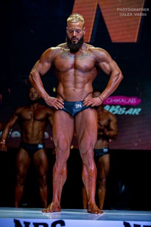 CLASSIC PHYSIQUE НОВИЧКИ